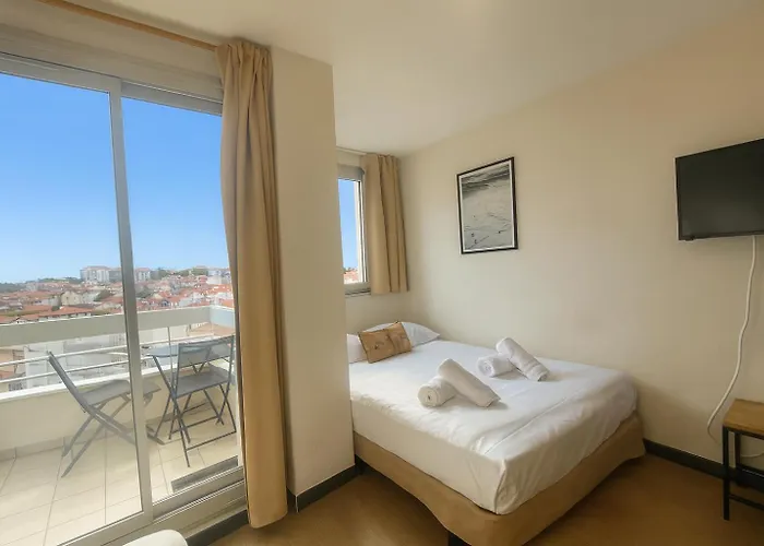 Beau Renove, Balcon, Acces Plage, Piscine 公寓