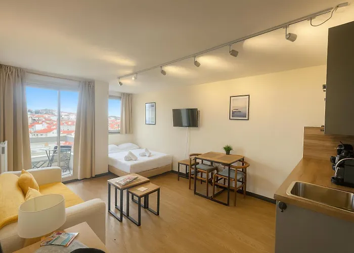 公寓 Beau Renove, Balcon, Acces Plage, Piscine 比亚里茨