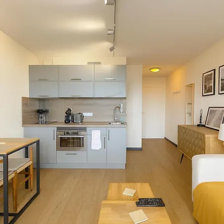 Beau Renove, Balcon, Acces Plage, Piscine