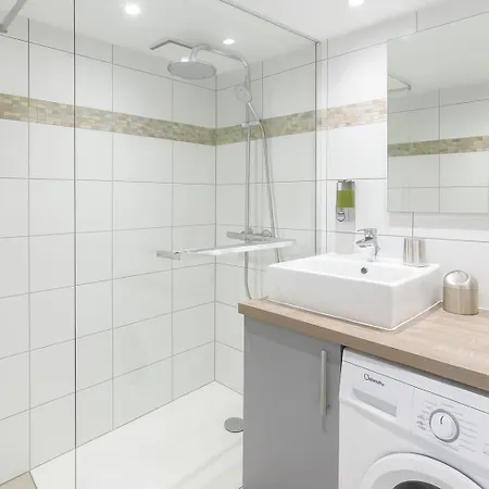 Beau Renove, Balcon, Acces Plage, Piscine *