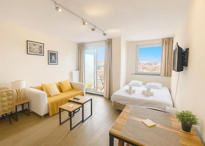 Appartement Beau Rénové, Balcon, Accès Plage, Piscine